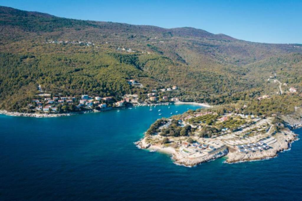 Apartment By The Sea- Santa Marina Raša Eksteriør billede